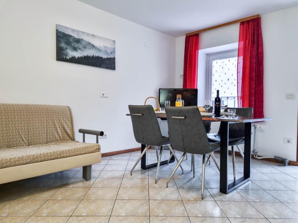 Apartmaji Jakob 1 โบเว็ก ภายนอก รูปภาพ